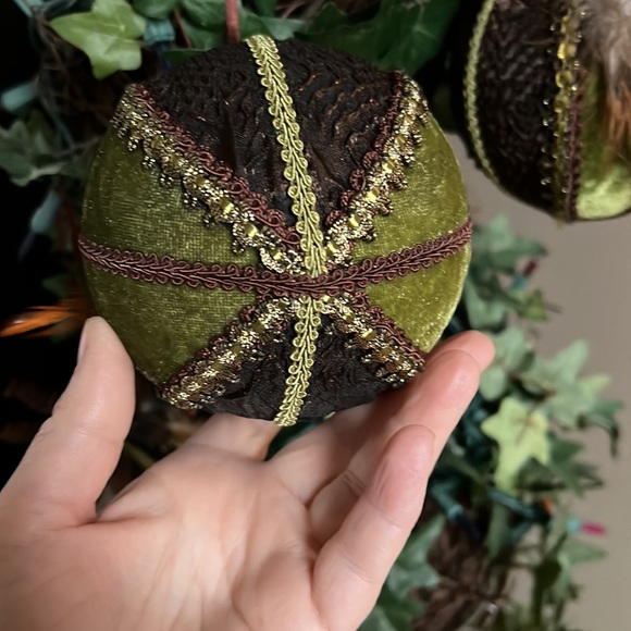 Set of 4 Christmas Ornaments - Picture 5 of 6